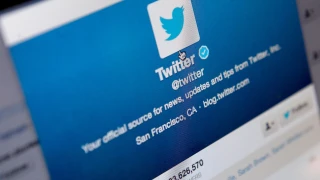 Twitter tenta mudar a cronologia para a relevância