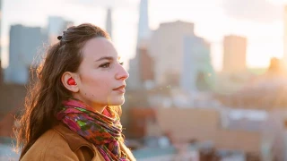 Dispositivo auricular traduz idiomas estrangeiros em tempo real