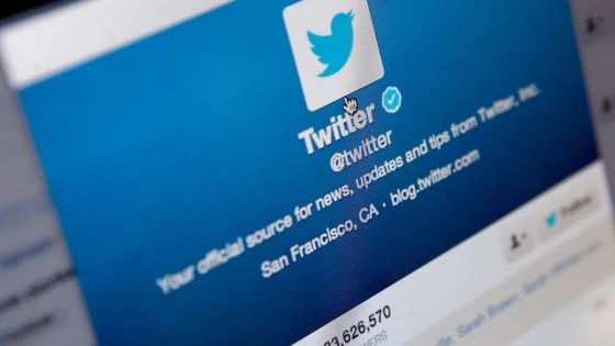 Twitter tenta mudar a cronologia para a relevância